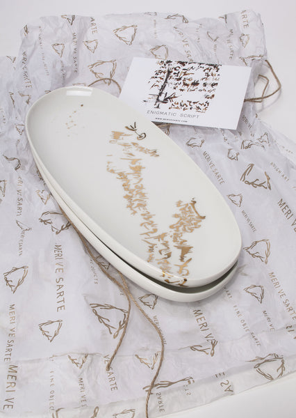 Two oval serving dishes - Enigmatic script set